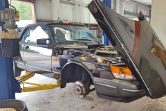 We-work-on-the-Saab-900-Turbo